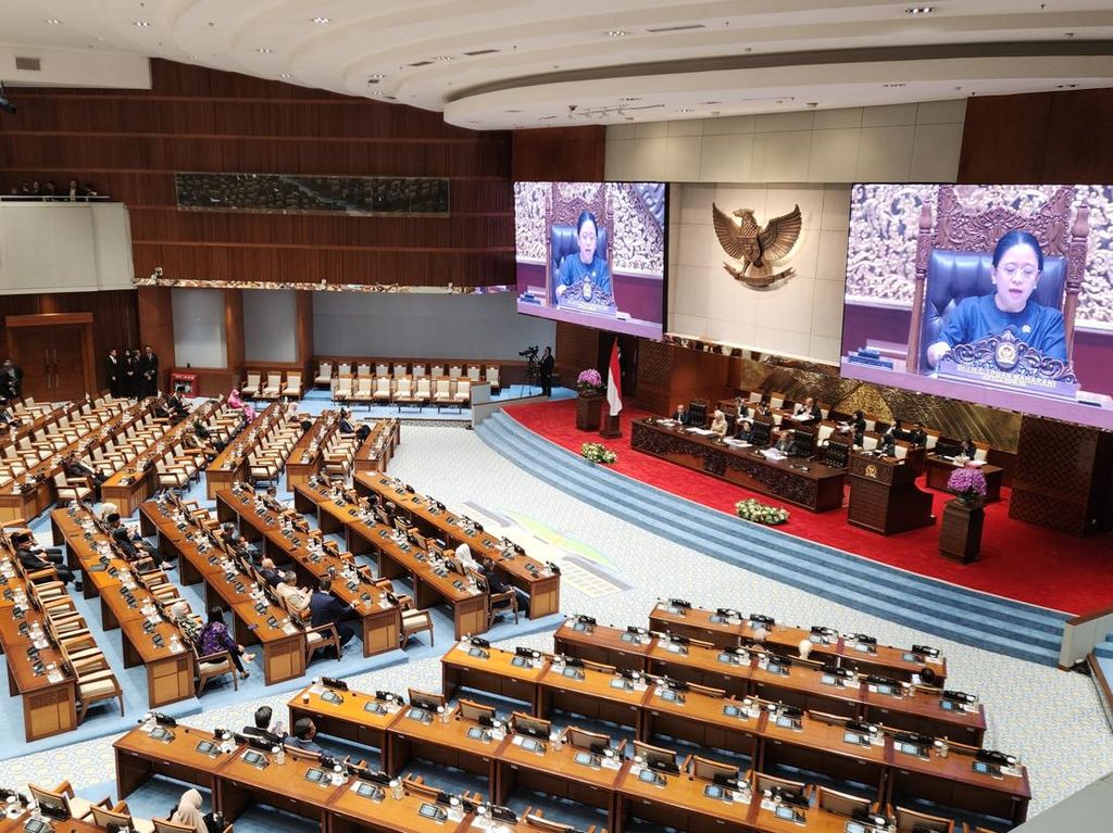 Paripurna DPR, Banggar Serahkan Laporan Pembahasan RAPBN dan RKP 2027